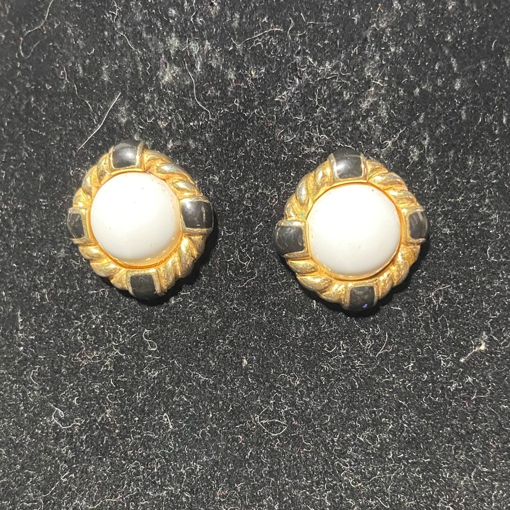 Vintage Gold Tone Rope White Cabochon Black Accent Round Stud Earrings